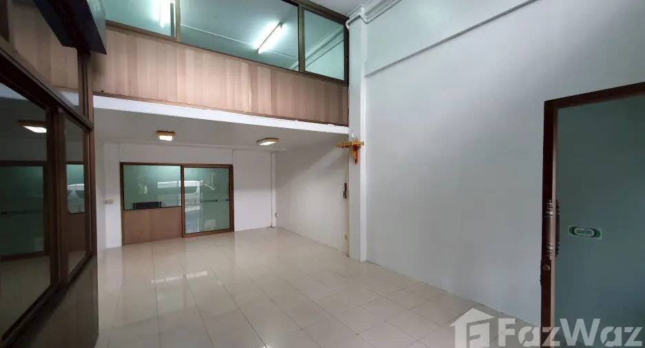For sale そして for rent 3 ベッドルーム office in Min Buri, Bangkok