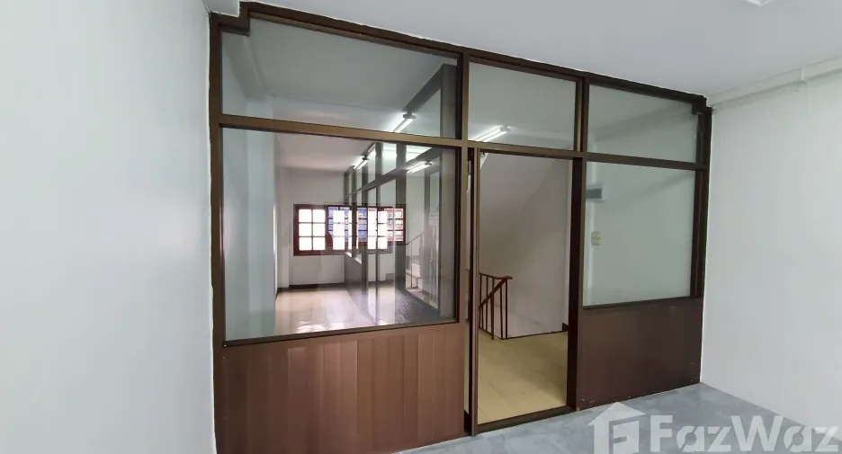 For sale そして for rent 3 ベッドルーム office in Min Buri, Bangkok