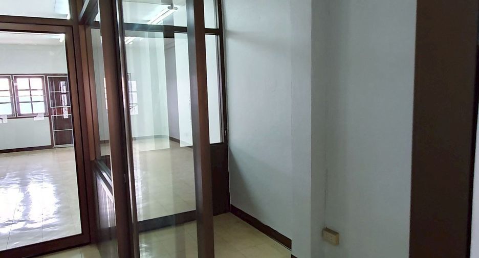 For sale そして for rent 3 ベッドルーム office in Min Buri, Bangkok