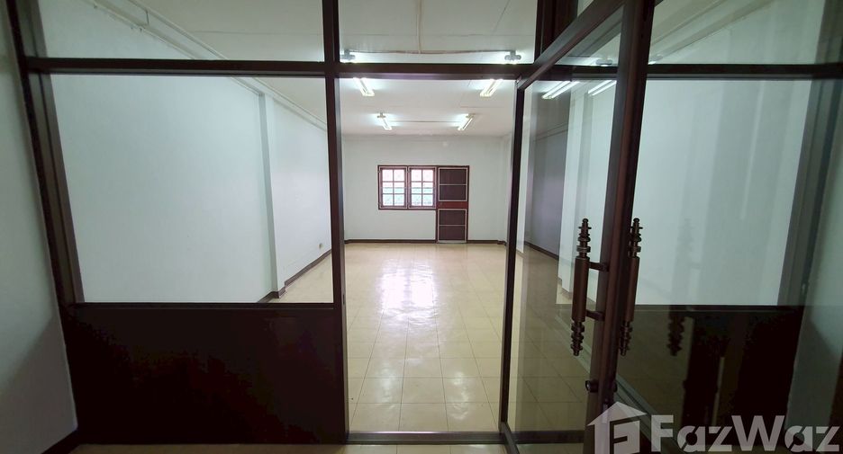 For sale and for rent 3 bedrooms office in Min Buri, Bangkok