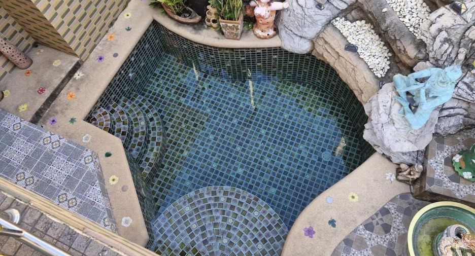 Villa en venta de 5 habitaciones en Bang Lamung, Chonburi