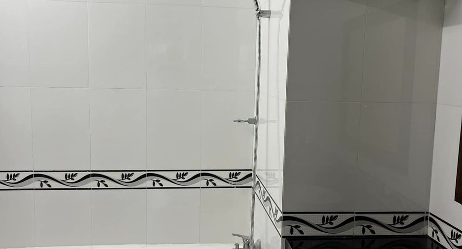 Condo en alquiler de 3 habitaciones en Yan Nawa, Bangkok
