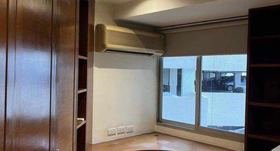 Condo en alquiler de 3 habitaciones en Yan Nawa, Bangkok