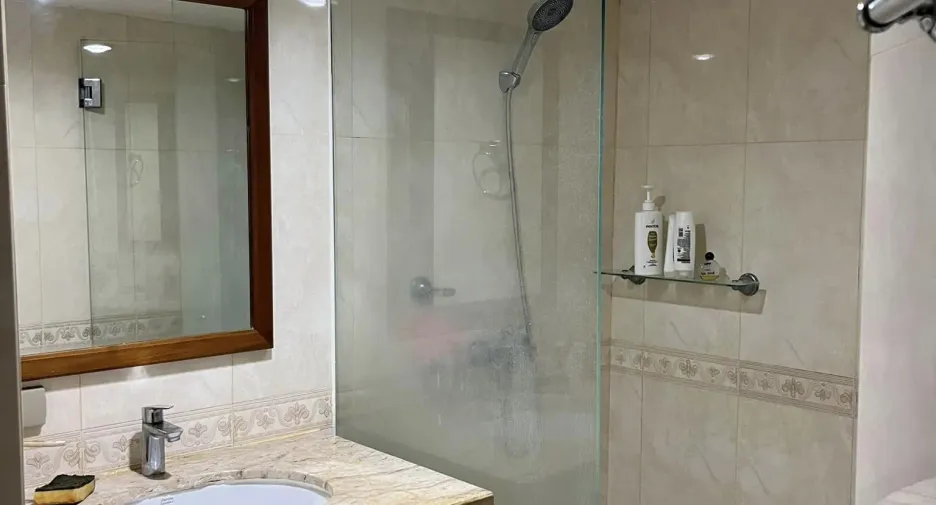 Condo en alquiler de 3 habitaciones en Yan Nawa, Bangkok