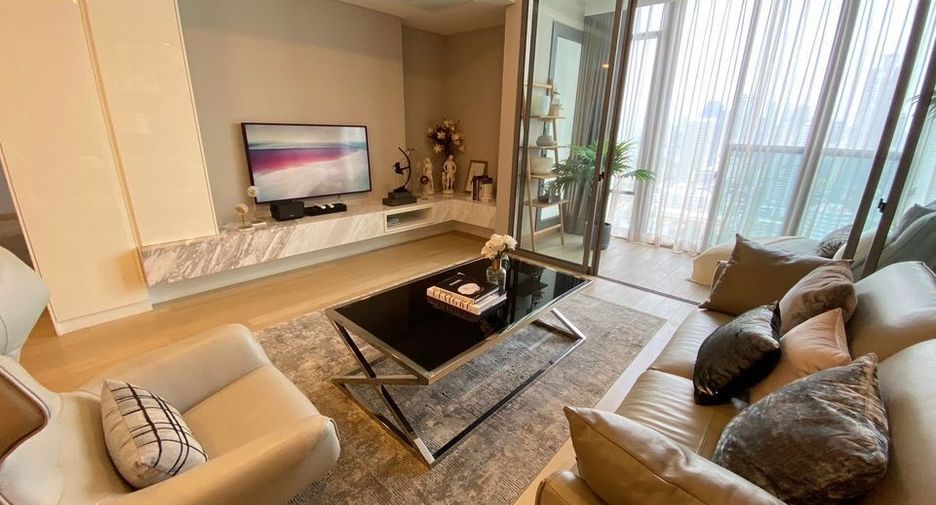 For sale 3 bedrooms condo in Khlong Toei, Bangkok