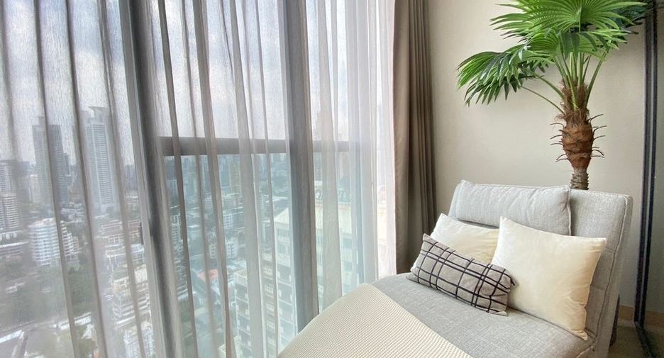 For sale 3 bedrooms condo in Khlong Toei, Bangkok