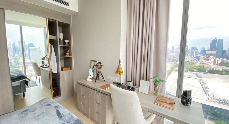 For sale 3 bedrooms condo in Khlong Toei, Bangkok