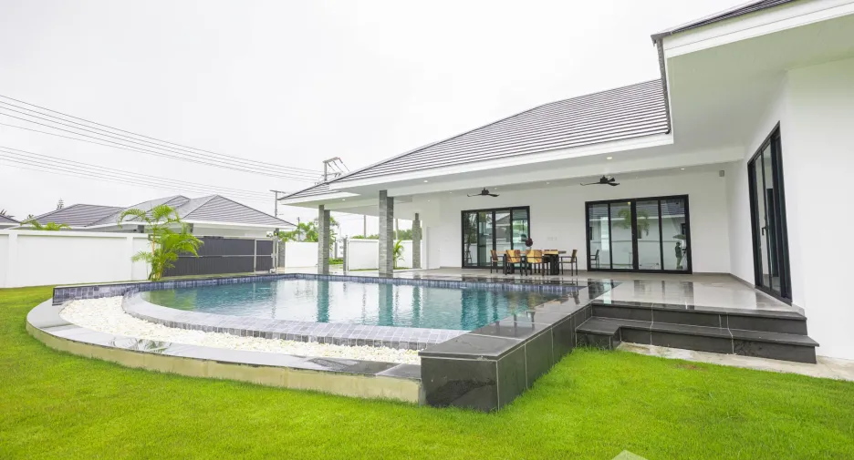 For sale 4 bedrooms villa in Hua Hin, Prachuap Khiri Khan