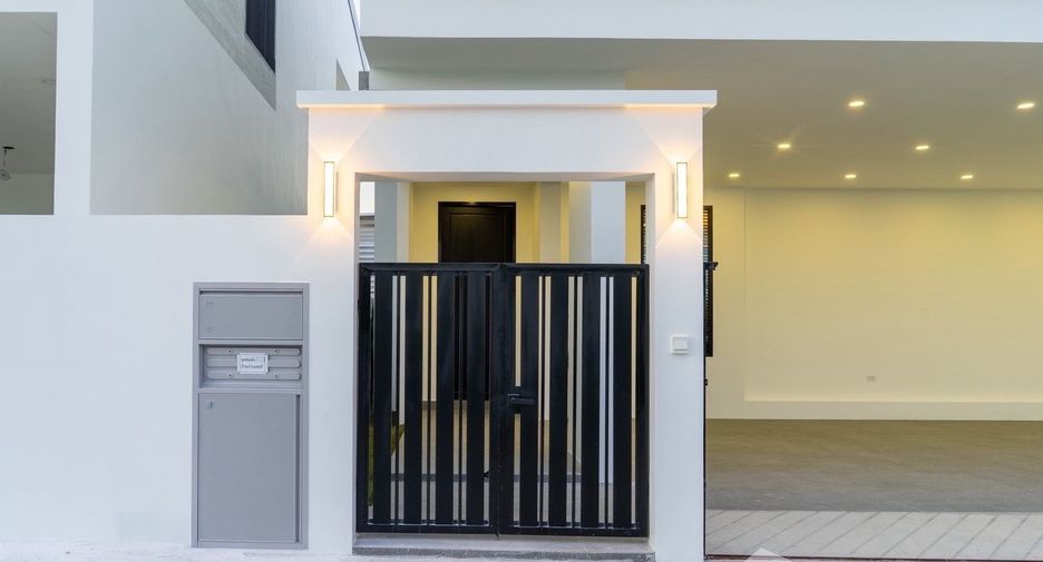 For sale 4 bedrooms villa in Huay Yai, Pattaya