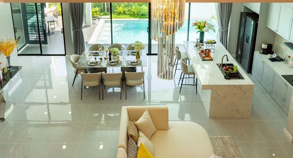 For sale 4 bedrooms villa in Huay Yai, Pattaya