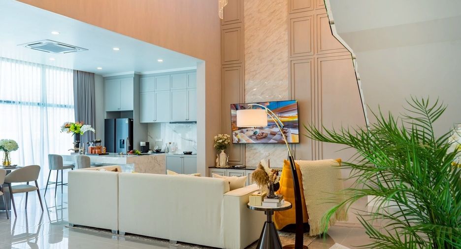 For sale 4 bedrooms villa in Huay Yai, Pattaya
