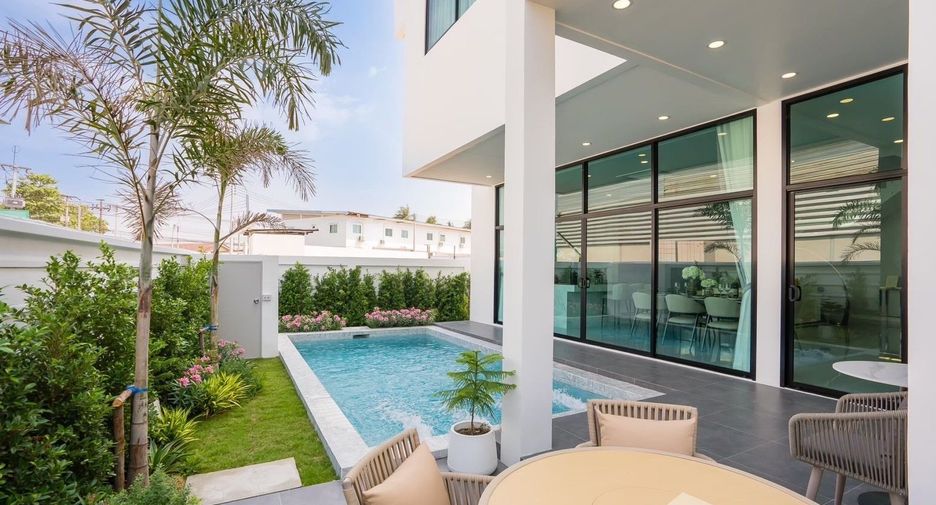 For sale 4 bedrooms villa in Huay Yai, Pattaya