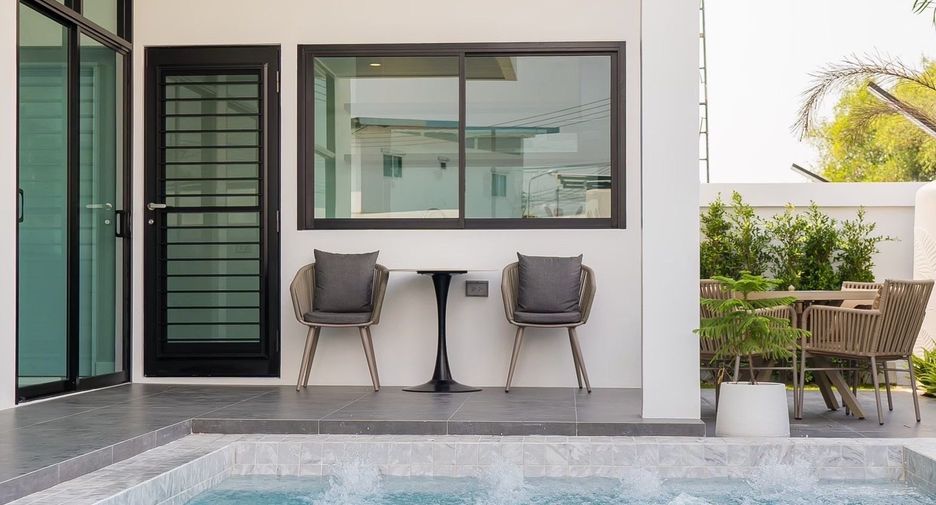 For sale 4 bedrooms villa in Huay Yai, Pattaya