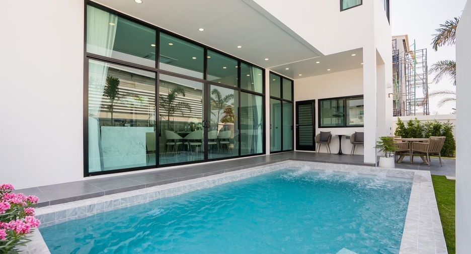 For sale 4 bedrooms villa in Huay Yai, Pattaya