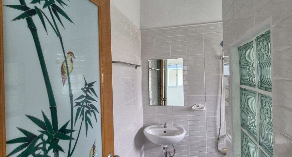 For sale 2 bedrooms townhouse in Mueang Nakhon Pathom, Nakhon Pathom
