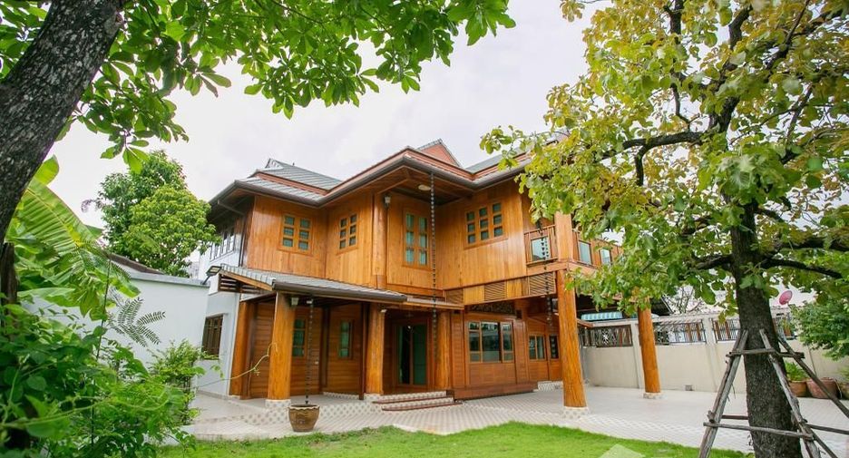 Casa en venta y en alquiler de 3 habitaciones en Huai Khwang, Bangkok