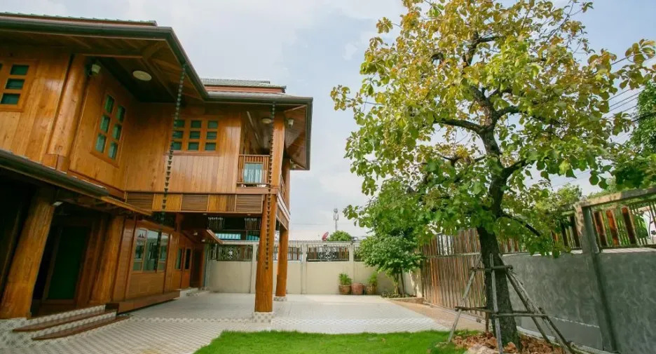 Casa en venta y en alquiler de 3 habitaciones en Huai Khwang, Bangkok