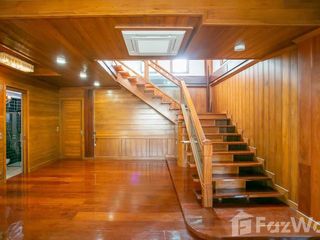 For sale and for rent 3 bedrooms house in Huai Khwang, Bangkok