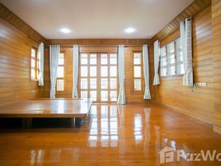 For sale and for rent 3 bedrooms house in Huai Khwang, Bangkok