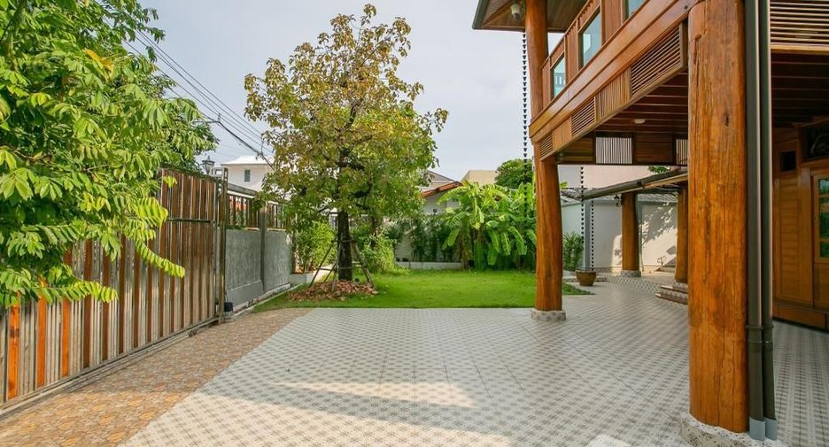 Casa en venta y en alquiler de 3 habitaciones en Huai Khwang, Bangkok