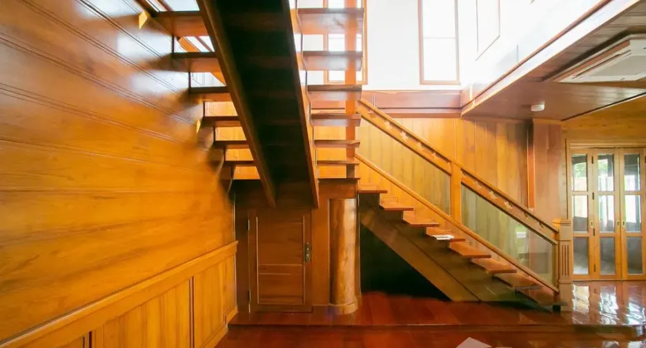 Casa en venta y en alquiler de 3 habitaciones en Huai Khwang, Bangkok