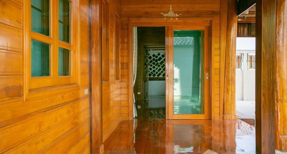 Casa en venta y en alquiler de 3 habitaciones en Huai Khwang, Bangkok