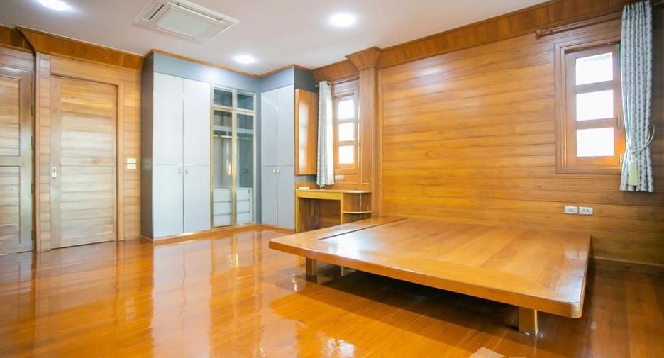 Casa en venta y en alquiler de 3 habitaciones en Huai Khwang, Bangkok