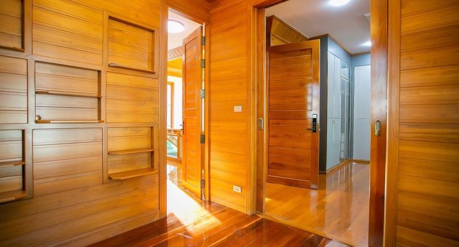 Casa en venta y en alquiler de 3 habitaciones en Huai Khwang, Bangkok