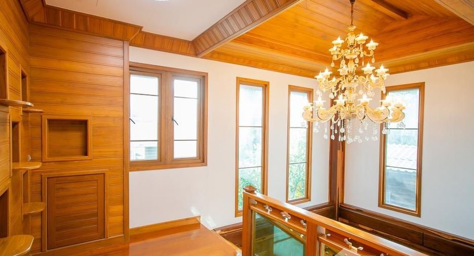 Casa en venta y en alquiler de 3 habitaciones en Huai Khwang, Bangkok