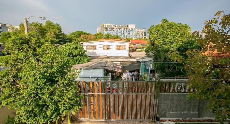 Casa en venta y en alquiler de 3 habitaciones en Huai Khwang, Bangkok