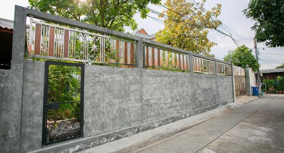 Casa en venta y en alquiler de 3 habitaciones en Huai Khwang, Bangkok