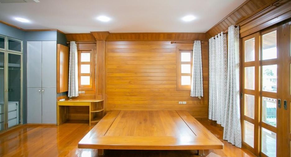Casa en venta y en alquiler de 3 habitaciones en Huai Khwang, Bangkok