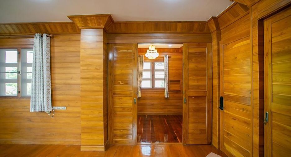 Casa en venta y en alquiler de 3 habitaciones en Huai Khwang, Bangkok