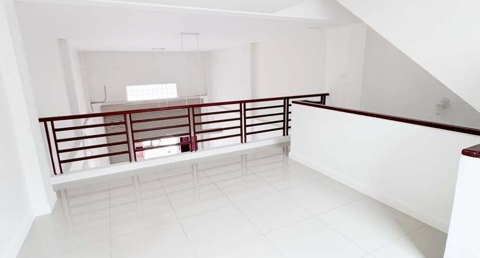 出售 和 出租 3 卧室 联排别墅 在 Bang Phli, Samut Prakan