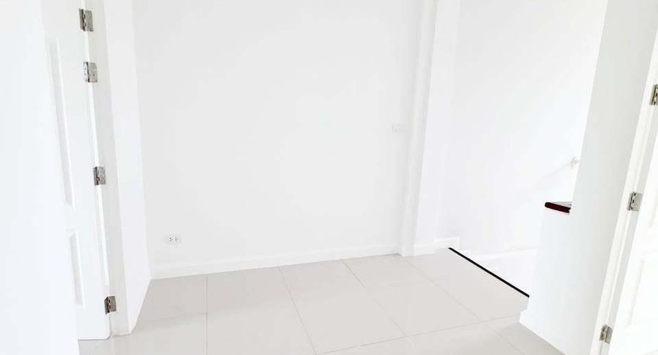 出售 和 出租 3 卧室 联排别墅 在 Bang Phli, Samut Prakan