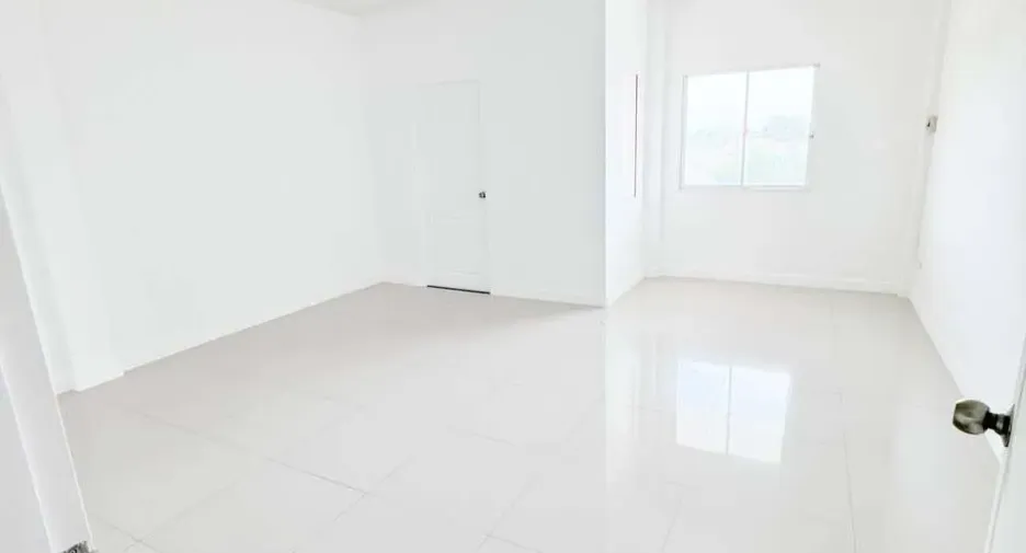 出售 和 出租 3 卧室 联排别墅 在 Bang Phli, Samut Prakan