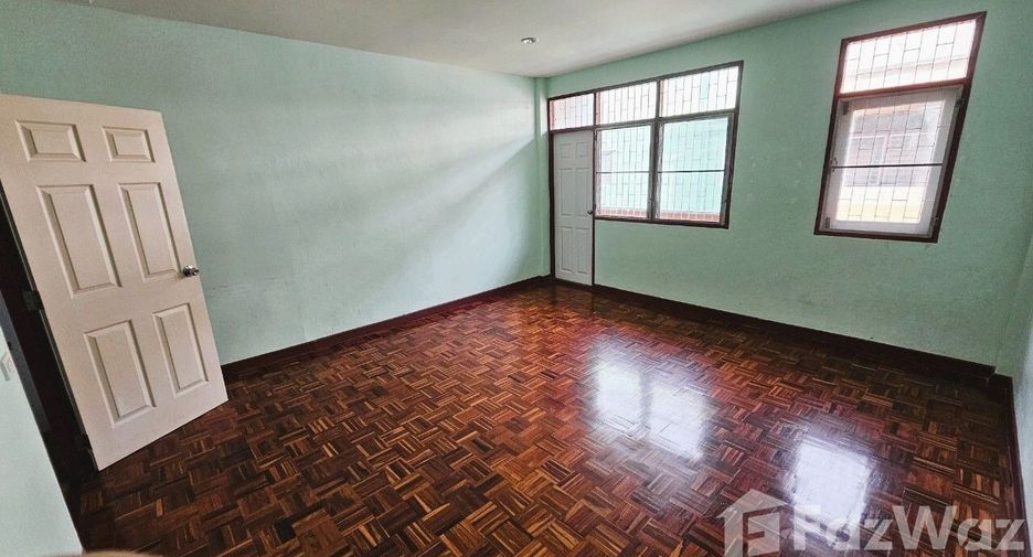 For sale and for rent 3 bedrooms retail Space in Bangkok Noi, Bangkok