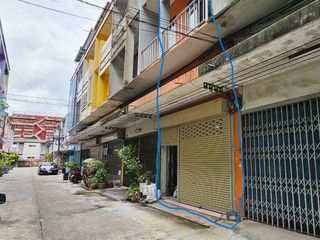Gewerbefläche zum Kauf und zur Miete mit 3 Zimmer in Bangkok Noi, Bangkok