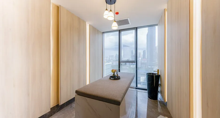For sale and for rent 2 bedrooms condo in Huai Khwang, Bangkok