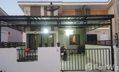 Reihenhaus zum Kauf mit 2 Zimmer in Pluak Daeng, Rayong
