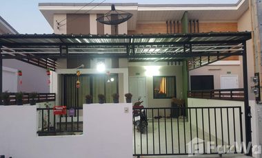 出售 2 卧室 联排别墅 在 Pluak Daeng, Rayong