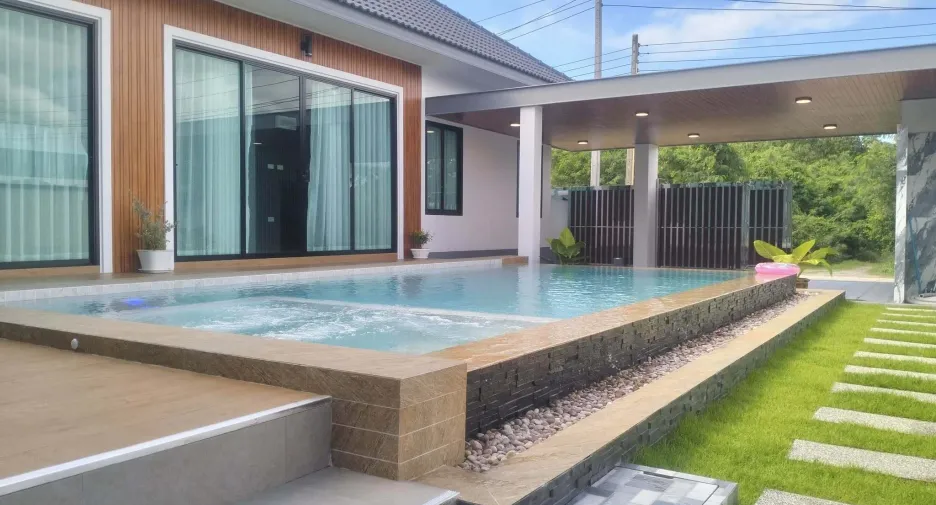 For sale 3 ベッドルーム villa in Sattahip, Chonburi