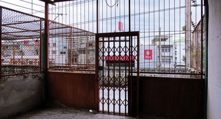 For sale 2 bedrooms retail Space in Rat Burana, Bangkok