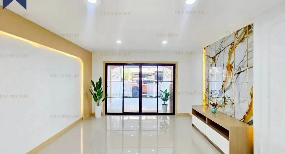 出售 3 卧室 联排别墅 在 Bang Bua Thong, Nonthaburi