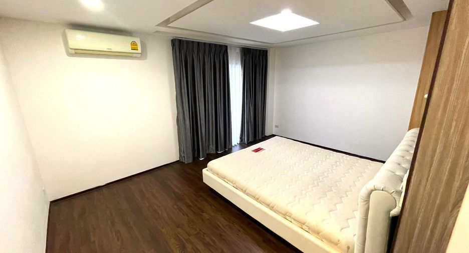 出售 3 卧室 公寓 在 Si Racha, Chon Buri
