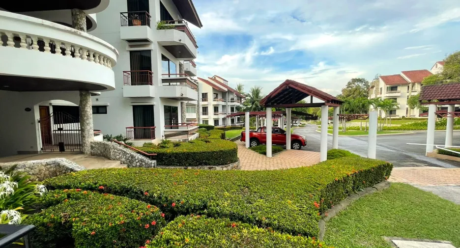 出售 3 卧室 公寓 在 Si Racha, Chon Buri
