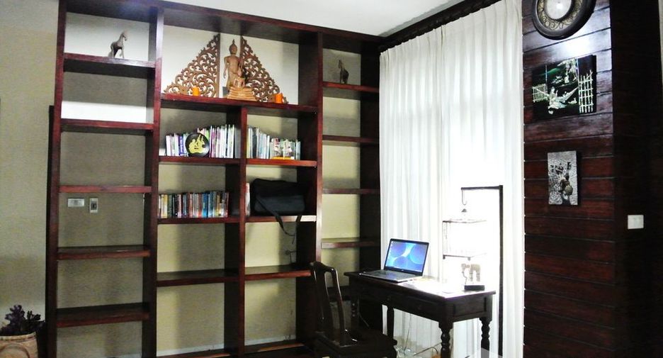 For sale and for rent 4 bedrooms house in Si Racha, Chonburi