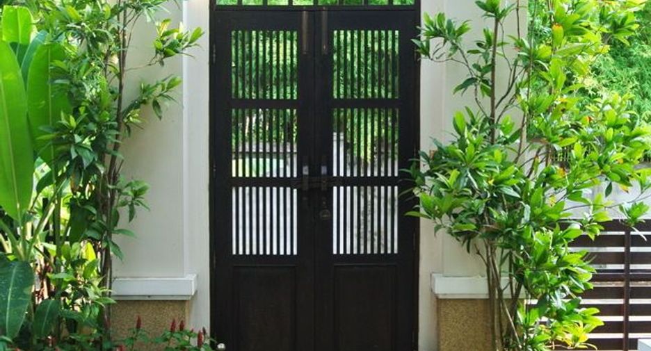 For sale and for rent 4 bedrooms house in Si Racha, Chonburi
