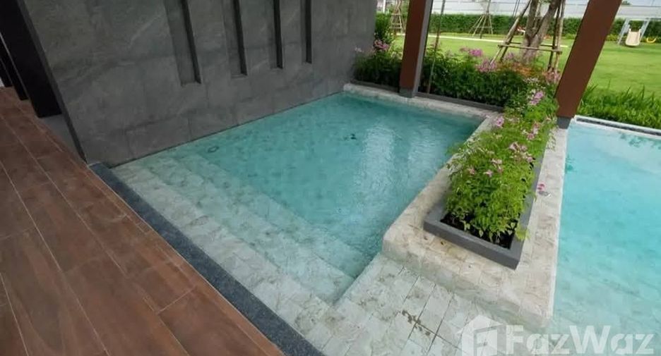 For sale 3 bedrooms house in Khlong Sam Wa, Bangkok