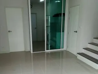 Haus zum Kauf mit 3 Zimmer in Khlong Sam Wa, Bangkok